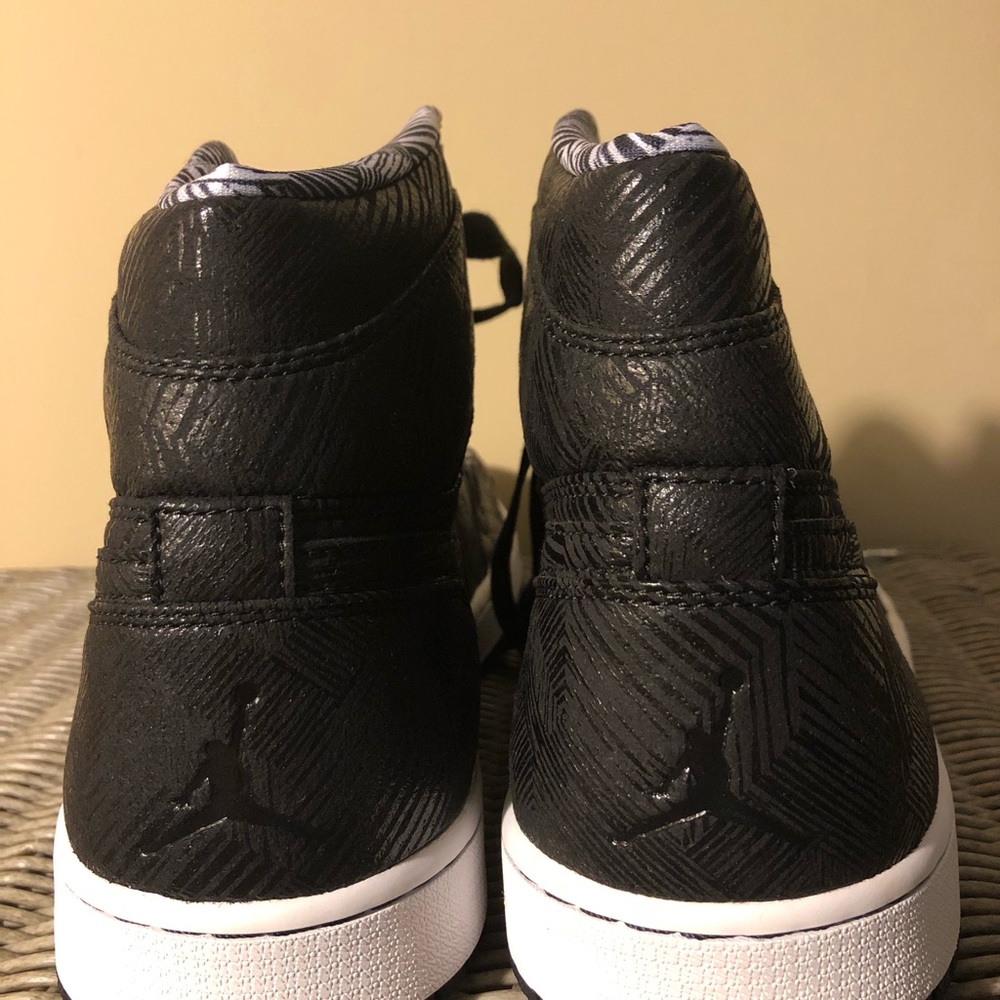 Shoes - Picture 5 of 8